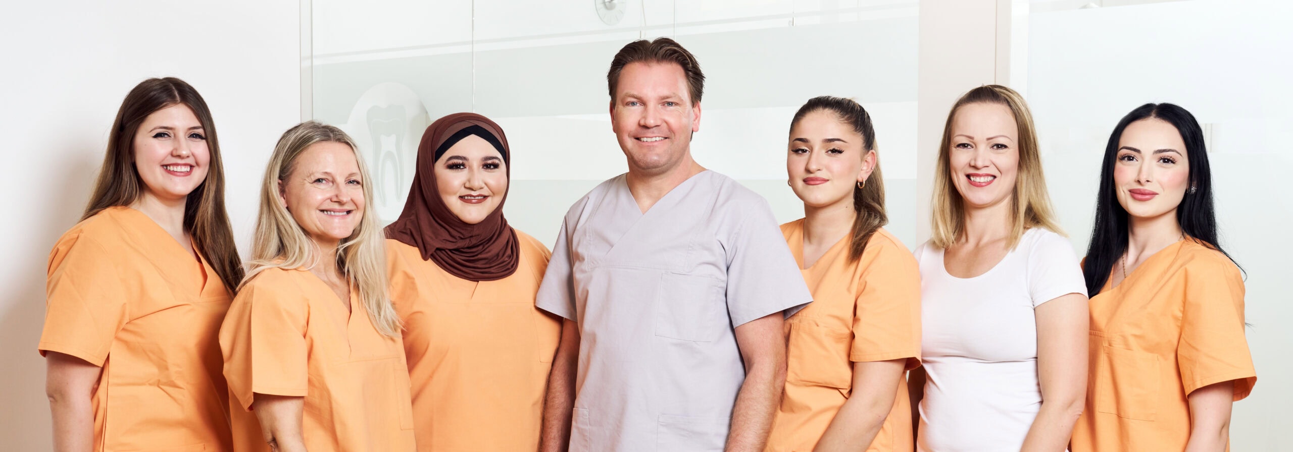 Team von Zahnärzten in Schwabing, freundlich und professionell.